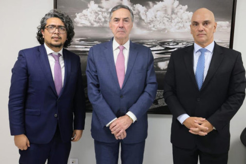 Relator da OEA conversa com Barroso e Moraes sobre 8/1 e bloqueio do X