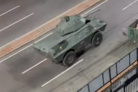 Partidários de Maduro vão às ruas para evitar golpe