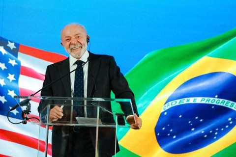 Lula ressurgiu das cinzas, diz analista do Valor, após sucesso nos EUA e ação da PF contra Ciro Nogueira