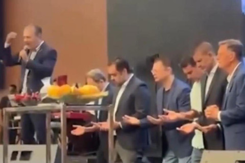 Malafaia ora por Flávio Bolsonaro e Cláudio Castro: "Deus, afasta esses homens corruptos"