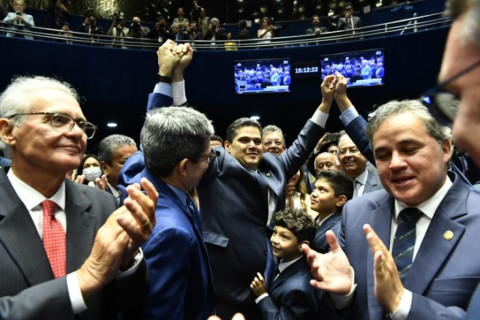 Davi Alcolumbre é eleito presidente do Senado com 73 votos Demais integrantes da Mesa Diretora foram eleitos por aclamação