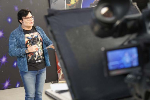 O programa "Em Revista nas quarta-feira, a partir das 22h45 apresentado por Evê Sobral, é uma atração que se destaca na televisão brasileira