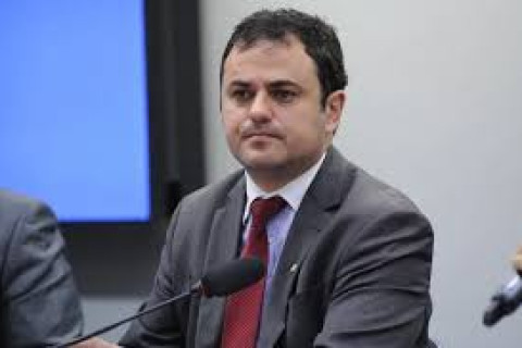 Conselho de Ética da Câmara aprova pedido de cassação de Glauber Braga Relator considera que parlamentar do PSOL quebrou decoro em 2024