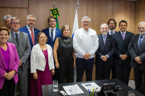 Padilha se reúne com classe médica em primeiro dia no novo Ministério