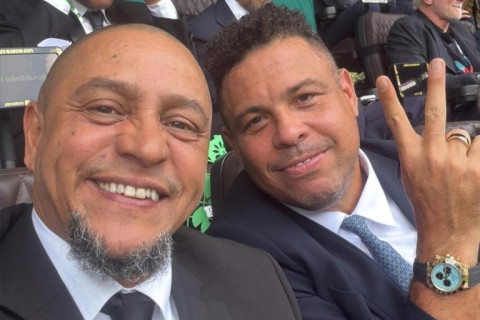 Ronaldo e Roberto Carlos assinam SAF de tradicional clube paulista