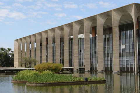 Itamaraty responde crítica do governo Trump a decisões do STF Em nota, governo brasileiro rejeita politização de decisões judiciais