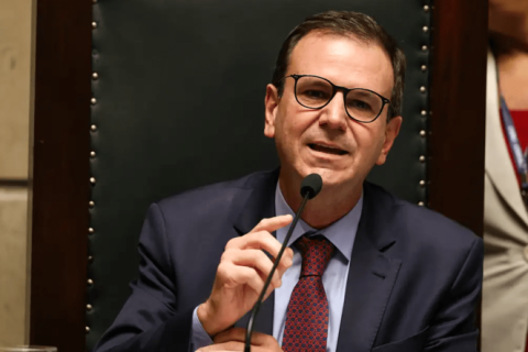 Paes lidera para governador no RJ com 48,9%, aponta Paraná Pesquisas