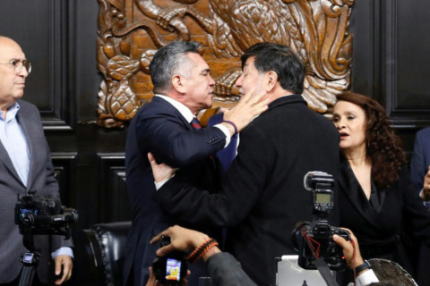 Sheinbaum classifica como 'lamentável' briga entre senadores no México