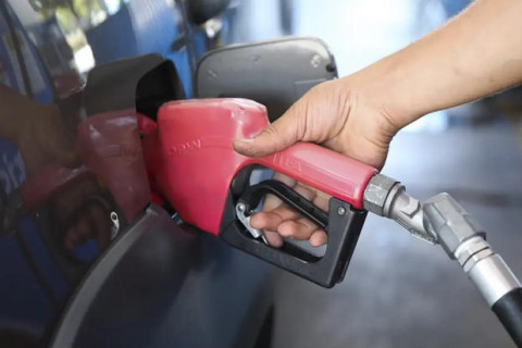 Petrobras anuncia corte de R$ 0,12 no preço do diesel para distribuidoras a partir de sexta (18)