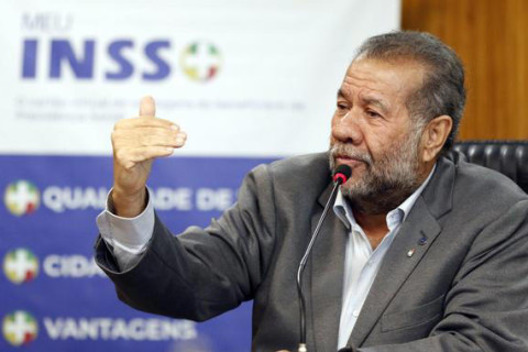 Permanência de Lupi à frente de ministério depende de avaliação política, diz Luiz Marinho