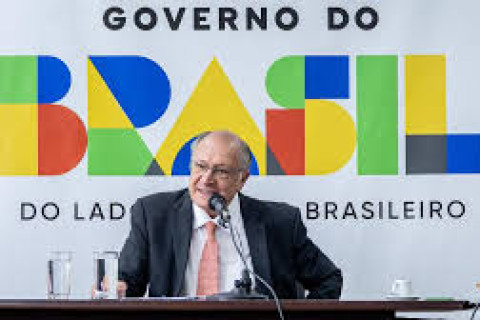 Governo cita Lei da Reciprocidade contra EUA, mas manterá diálogo Alckmin: tarifaço é resultado de "interesse eleitoral acima do país"