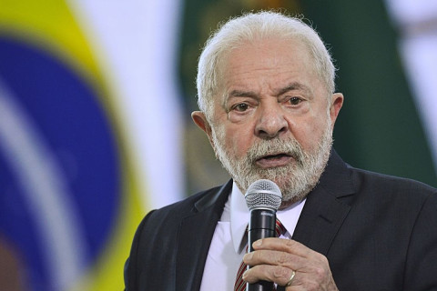 Lula diz que, enquanto governar, não faltarão recursos para educação Presidente destacou atraso do país na oferta igualitária de ensino