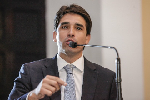 Fusão de empresas aéreas pode evitar aumento de tarifas, diz ministro A possível junção entre Gol e Azul depende de aprovação do Cade
