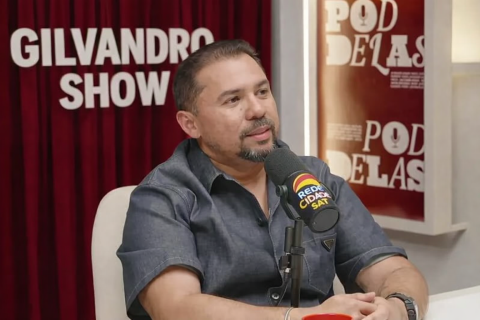 Xand do Aviões abre o coração em entrevista especial e elogia Gilvandro em estúdio em Fortaleza