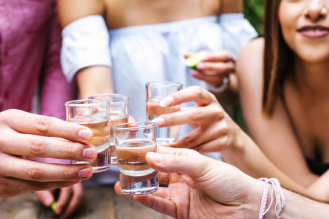 Nem cerveja, nem vodka: essa é a pior bebida alcoólica para o seu fígado