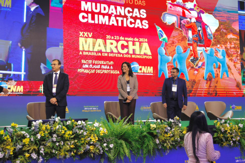 Desastres climáticos são foco de debate em encontro de prefeitos Gestores foram orientados para atuar no combate a mudanças climáticas