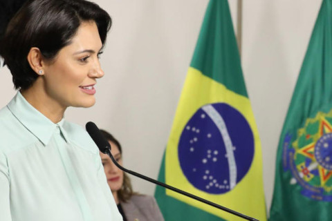 Líder do PT protocola requerimentos contra Michelle Bolsonaro