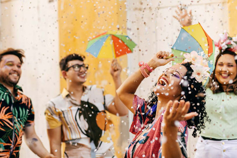 Carnaval não é feriado nacional pela CLT — liberação do trabalho depende de leis locais, acordos coletivos ou decisão da empresa