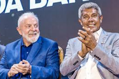 Lula chega a Salvador para expansão do Pé-de-Meia na Bahia