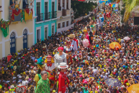 Carnaval 2025 deve movimentar mais de R$ 12 bilhões Valor representa aumento de 2,1% na comparação com o ano anterior